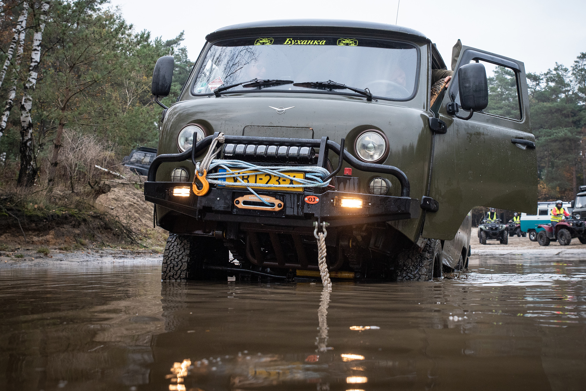 Offroad tijdens de UAZ Bukhanka Aanmodderaars meeting in Fürstenau
