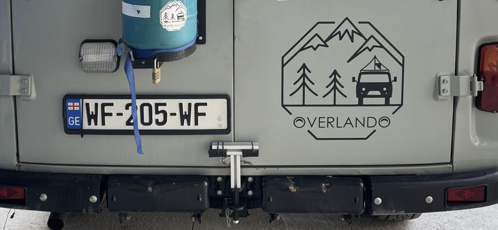 Slimme oplossing voor openzwaaiende achterdeuren van de UAZ Bukhanka