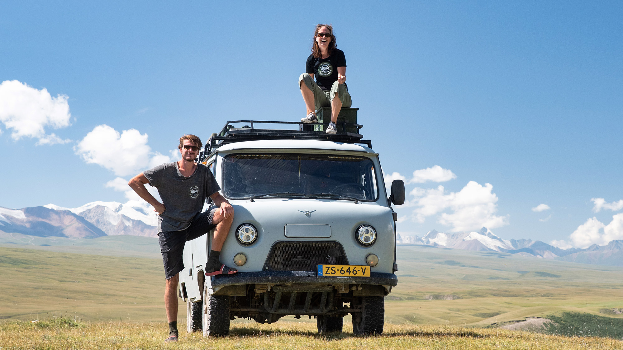 chris heijmans en rick de vries met hun uaz bukhanka op wereldreis naar kirgizië