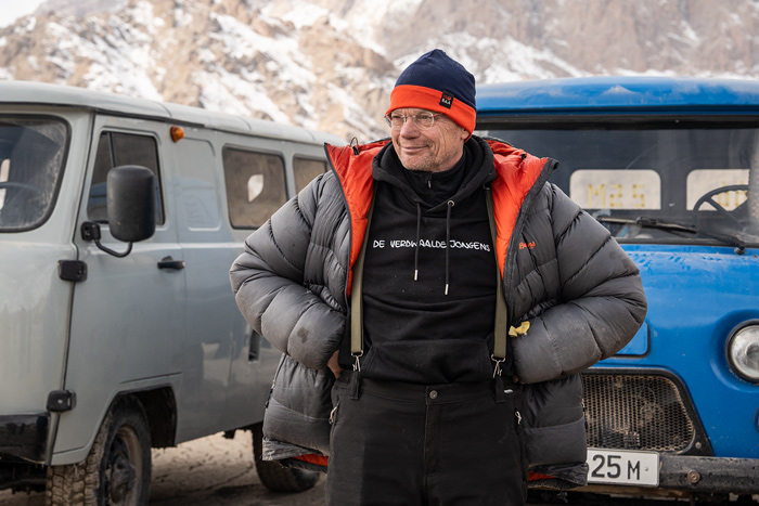 UAZ Bukhanka Aanmodderaars met de Verdwaalde Jongens in Kirgizië